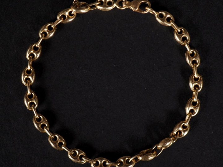 Bracelet en or 750, maille grain de café. Poids : 5,40 g   