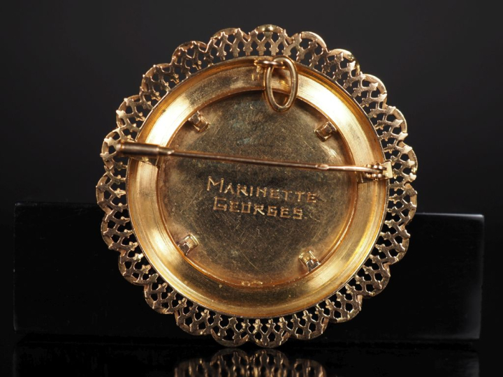 Broche "noces d'or" en or 750.  Poids : 18,1 g Diam. 4,9 cm   