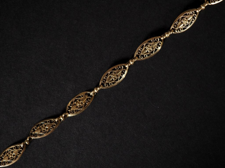 Bracelet en or jaune 750 composé de maillons ovales ajourés Long. 19,5