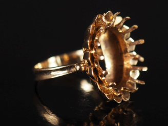 Vente aux enchères Monture de bague en or 750. Poids : 6,10 g   
