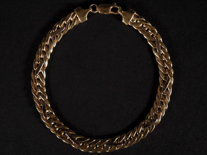 Bracelet en or jaune 750, maille plate fantaisie.  Long. 19,3 cm Poids