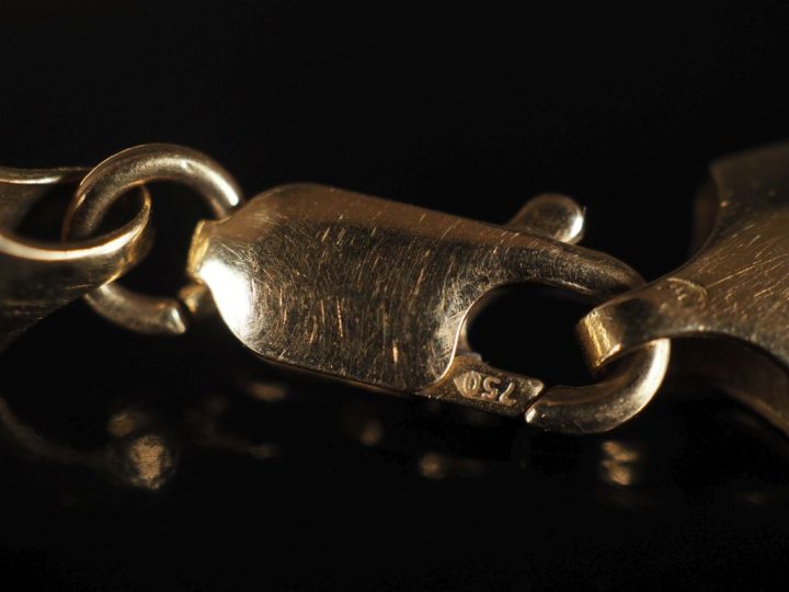 Bracelet en or jaune 750, maille plate fantaisie.  Long. 19,3 cm Poids