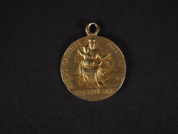 Médaille religieuse double faces en or jaune 750, figurant le Christ a