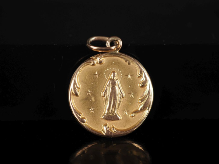 Médaille religieuse en or jaune 750 Poids : 1,54 g   