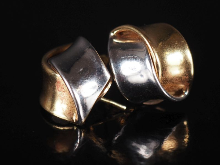 Paire de boucles d'oreilles en or blanc et jaune 750 Poids : 6,10 g   
