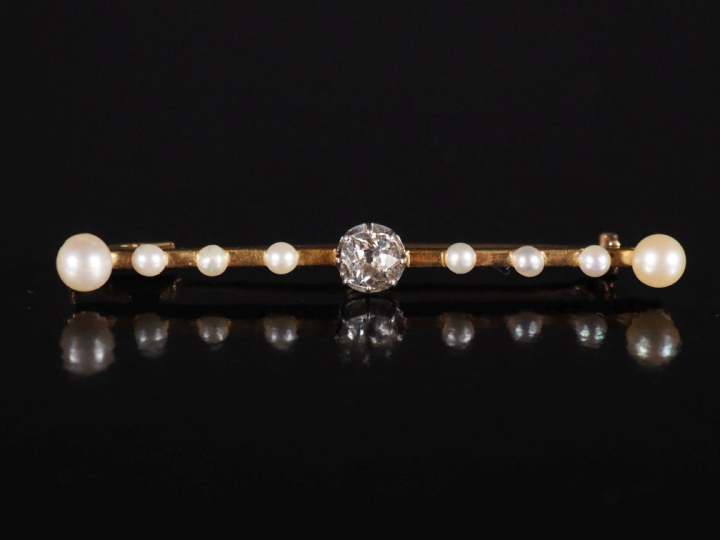 Broche Napoléon III en platine et or jaune, diamant central taille anc