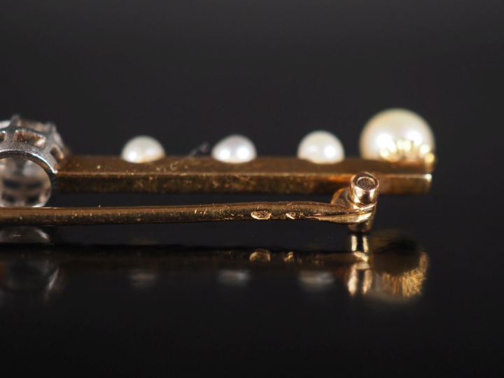 Broche Napoléon III en platine et or jaune, diamant central taille anc