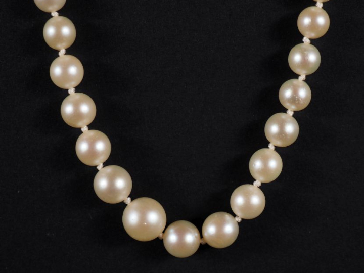 Collier de perles de culture, fermoir en or jaune 750   