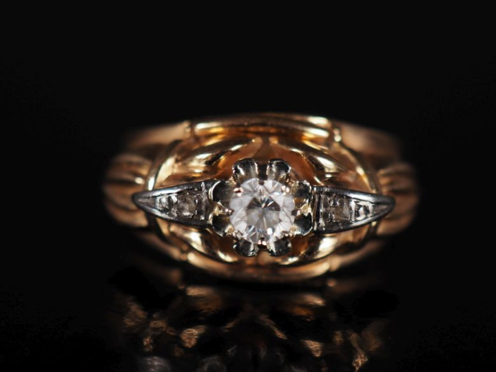 Bague 1940 en or, pierre centrale à l'imitation du diamant Poids tel :