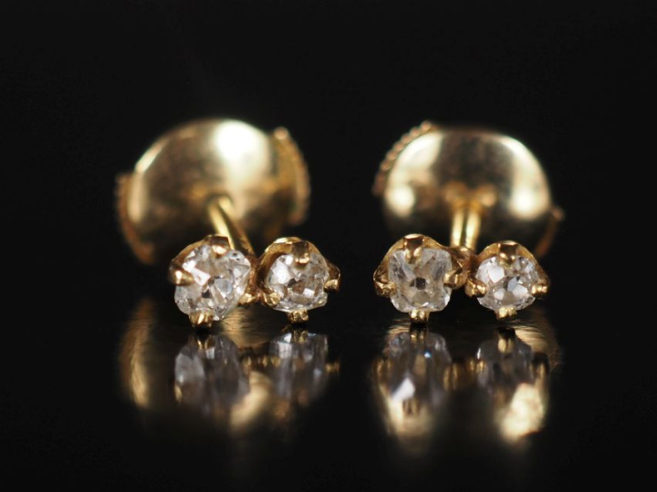 Paire de puces d'oreilles en or 750 et diamants Attaches système Alpa 