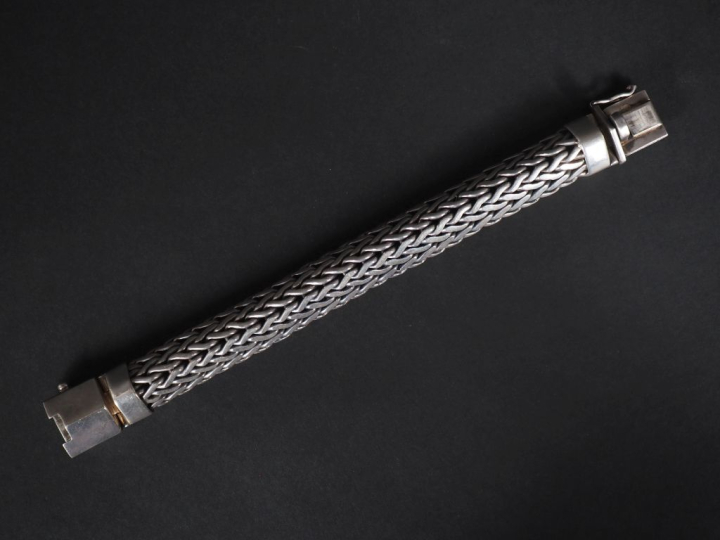 Important bracelet gourmette maille tressée en argent  signé Band of a