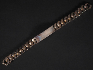 Vente aux enchères Gourmette en argent, non gravée Poids : 89 g   