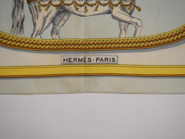 HERMES, Paris Carré de soie, modèle "Grand apparat".  Signé Jacques Eu