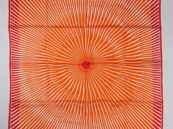 HERMES, Paris Carré de soie, modèle "Soleil". Signé.