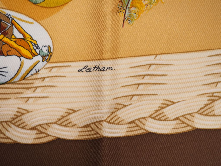 HERMES, Paris Carré de soie, modèle "Couvée d'Hermès".  Design par Lat