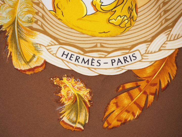 HERMES, Paris Carré de soie, modèle "Couvée d'Hermès".  Design par Lat
