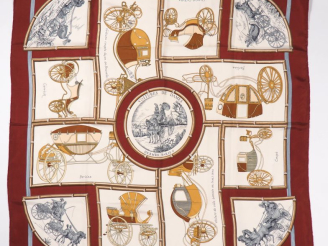 Vente aux enchères HERMES, Paris Carré de soie, modèle "Voitures de dames".  Design par F