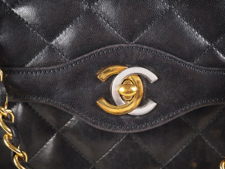 CHANEL, Paris Sac en cuir matelassé noir, modèle "Timeless classique".