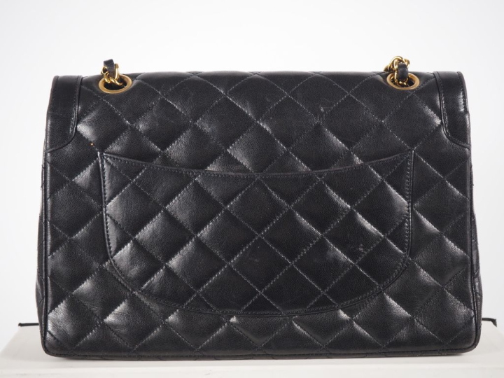 CHANEL, Paris Sac en cuir matelassé noir, modèle "Timeless classique".