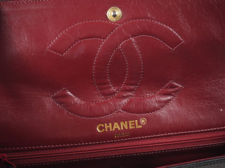 CHANEL, Paris Sac en cuir matelassé noir, modèle "Timeless classique".