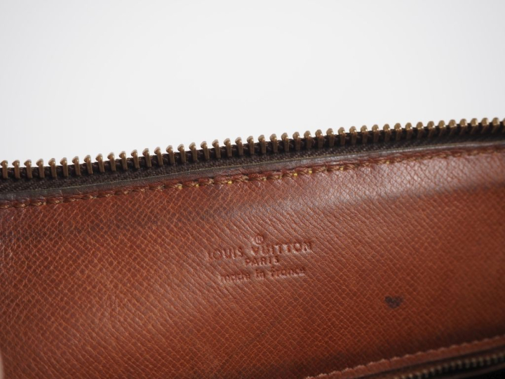 Louis VUITTON, Paris Sac bandoulière en toile monogrammée et cuir, mod