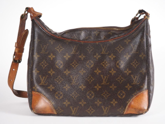 Vente aux enchères Louis VUITTON, Paris Sac vintage en bandoulière ou porté épaule en toi