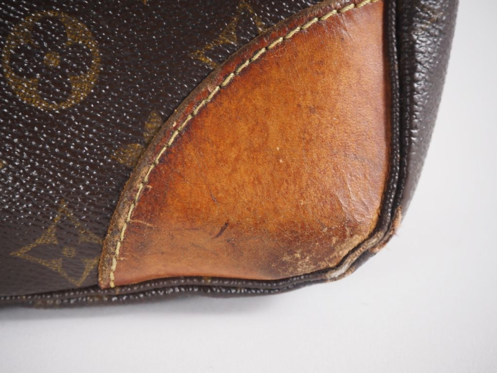 Louis VUITTON, Paris Sac vintage en bandoulière ou porté épaule en toi