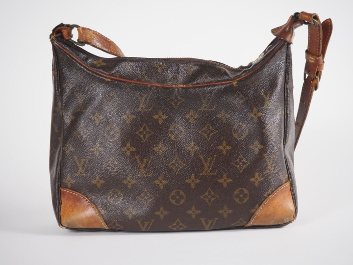 Louis VUITTON, Paris Sac vintage en bandoulière ou porté épaule en toi
