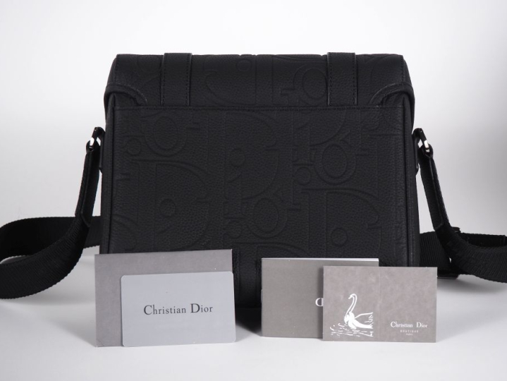 Christian DIOR Sac Messenger à rabat Hit The Road en cuir Dior Gravity