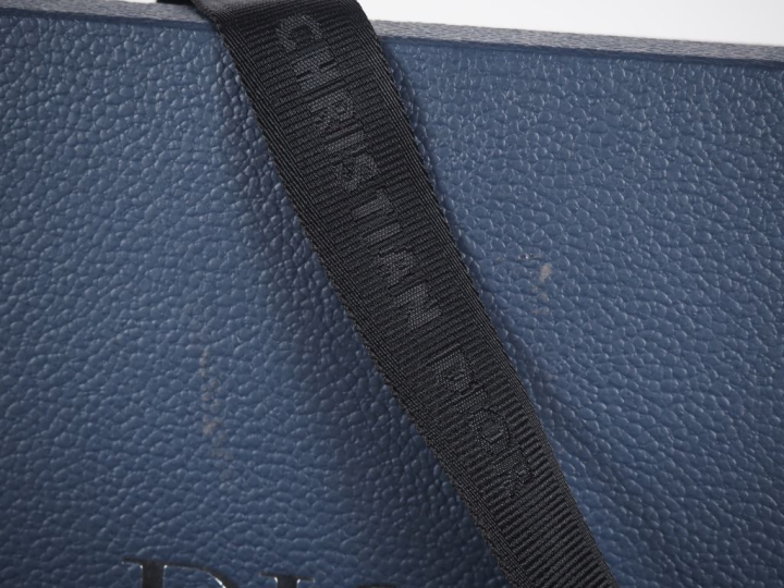 Christian DIOR Sac Messenger à rabat Hit The Road en cuir Dior Gravity