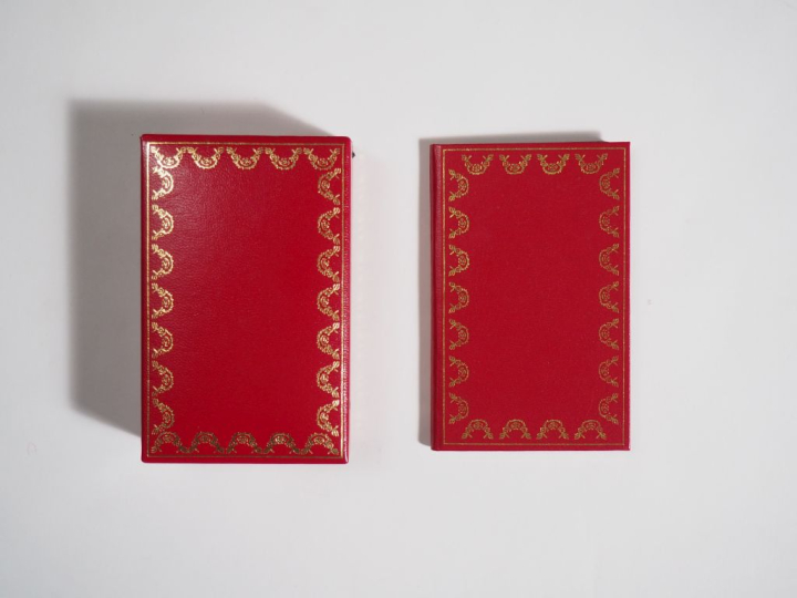 CARTIER, Must Briquet en métal argenté et doré.  Signé. Numéroté 37066