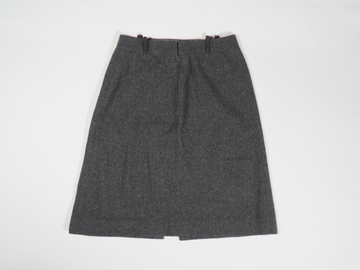 Pierre CARDIN, Paris Jupe taille haute probablement en laine grise.  F