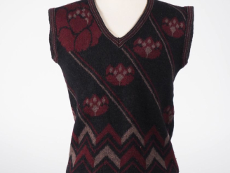 Vente aux enchères Emanuel UNGARO, Parallèle, Paris Pull sans manche en laine, à décor de