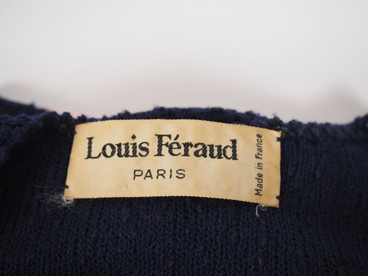 Louis FERAUD, Paris Robe longue à manches courtes en maille bleu, à dé