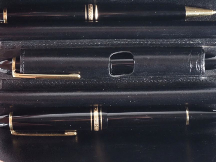 MONTBLANC, Meisterstuck Ensemble comprenant un stylo à bille, un stylo