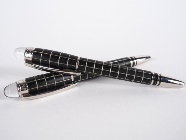 MONTBLANC Ensemble comprenant un stylo à bille et un stylo plume assor