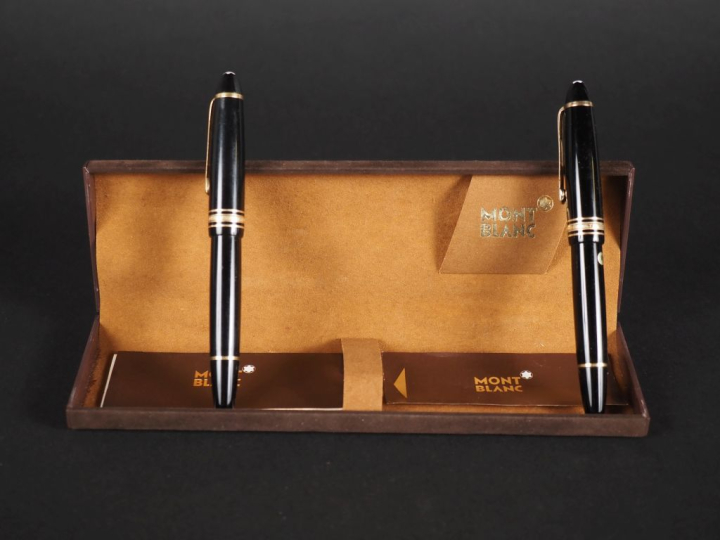 MONTBLANC, Meisterstuck n°146 Deux stylos plume en résine noir et méta