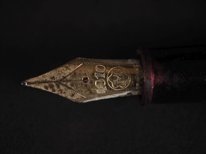 MONTBLANC, Meisterstuck n°146 Deux stylos plume en résine noir et méta