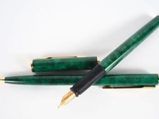 Vente aux enchères WATERMAN Ensemble comprenant un stylo à bille et un stylo plume assort