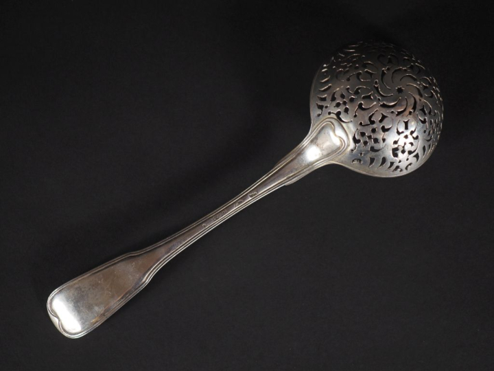 Saupoudroir en argent XVIIIème Strasbourg Poids : 91 g   