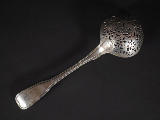 Vente aux enchères Saupoudroir en argent XVIIIème Strasbourg Poids : 91 g   