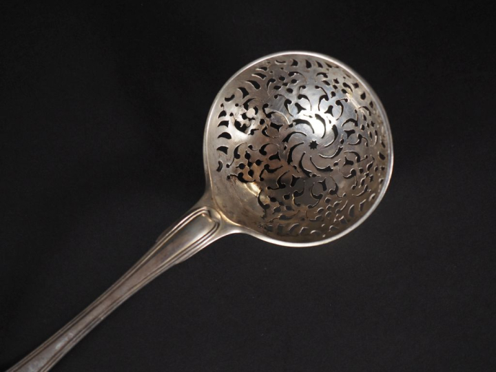 Saupoudroir en argent XVIIIème Strasbourg Poids : 91 g   
