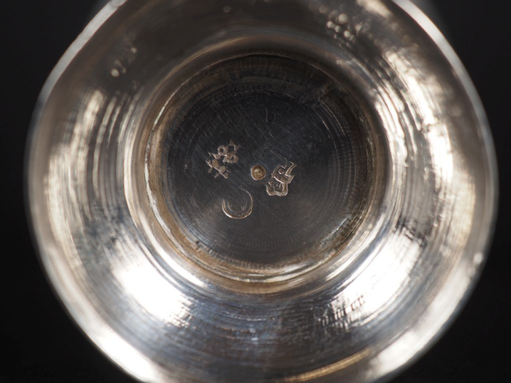 Timbale tulipe en argent, Paris 1789  MO : René Pierre Ferrier Poids :