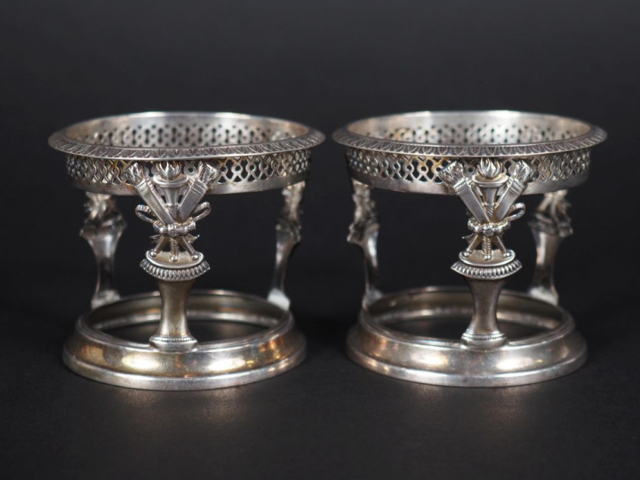 Paire de montures de salerons en argent fin XVIIIIème, à décor de torc