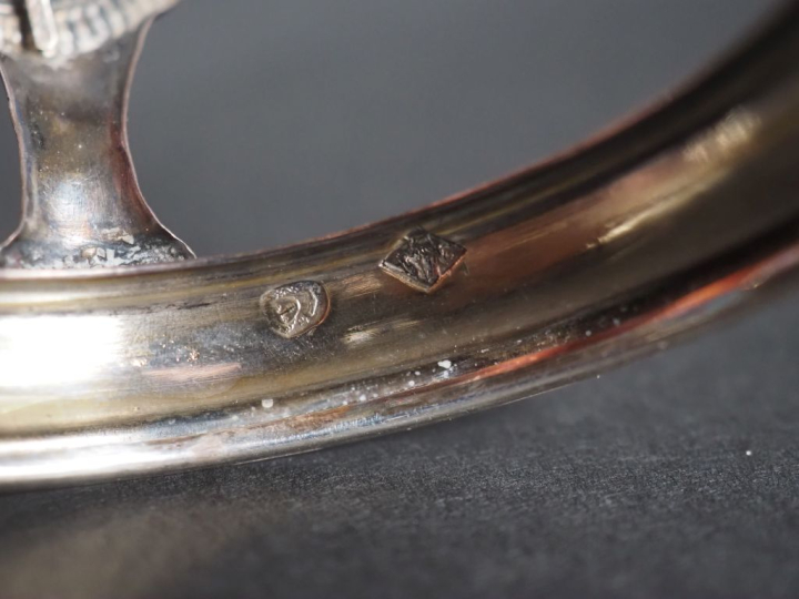 Paire de montures de salerons en argent fin XVIIIIème, à décor de torc