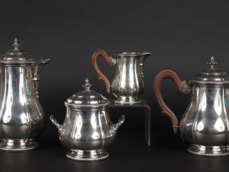 Vente aux enchères AUCOQ.  Service à café quatre pièces en argent, poinçon Minerve, à déc