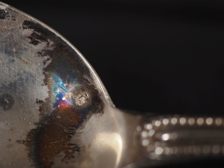 6 grands couverts et 6 couverts à entremets et une louche en argent, p