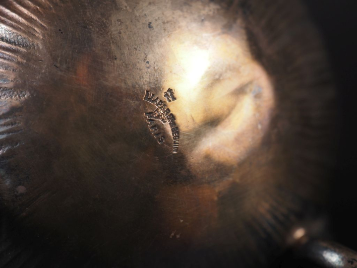 Verseuse tripode de style Louis XV en argent, poinçon Minerve, décor d