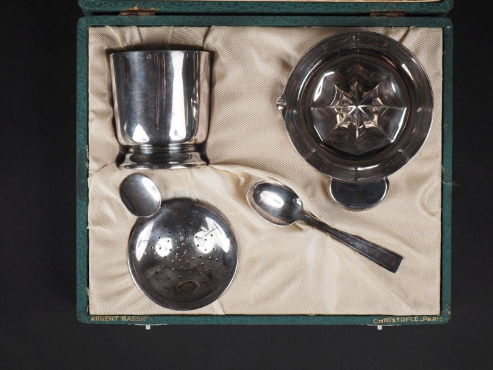 Service à jus d'orange en argent, poinçon Minerve comprenant:   une ti