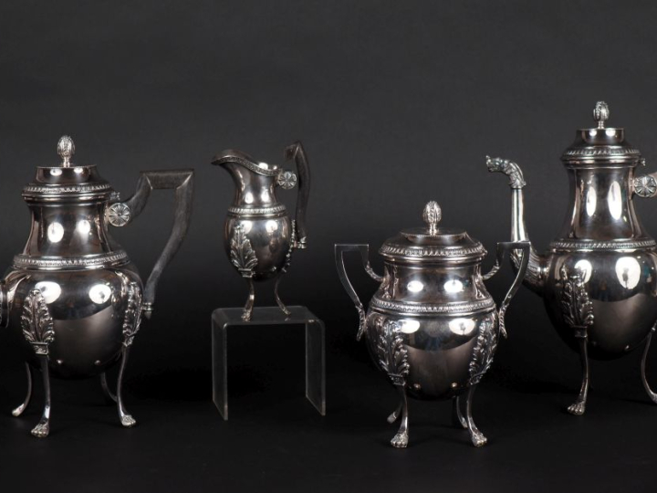 Service quatre pièces en argent, poinçon Minerve, de style Empire, à d